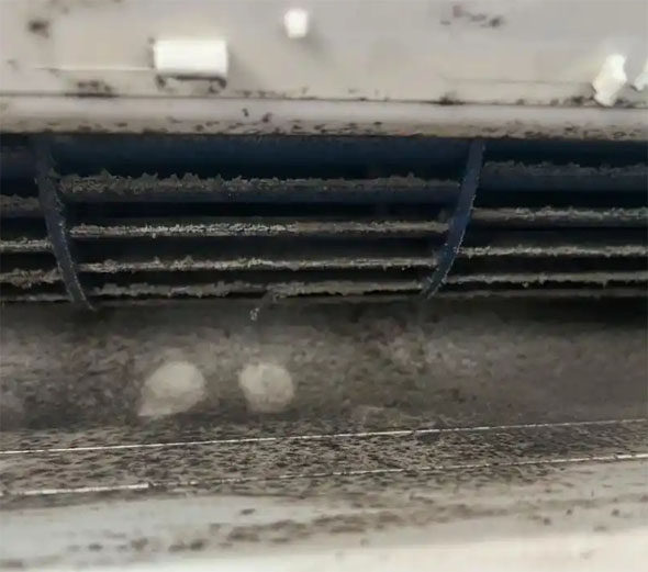 杏花岭空调吹的风有股烧焦味是怎么回事